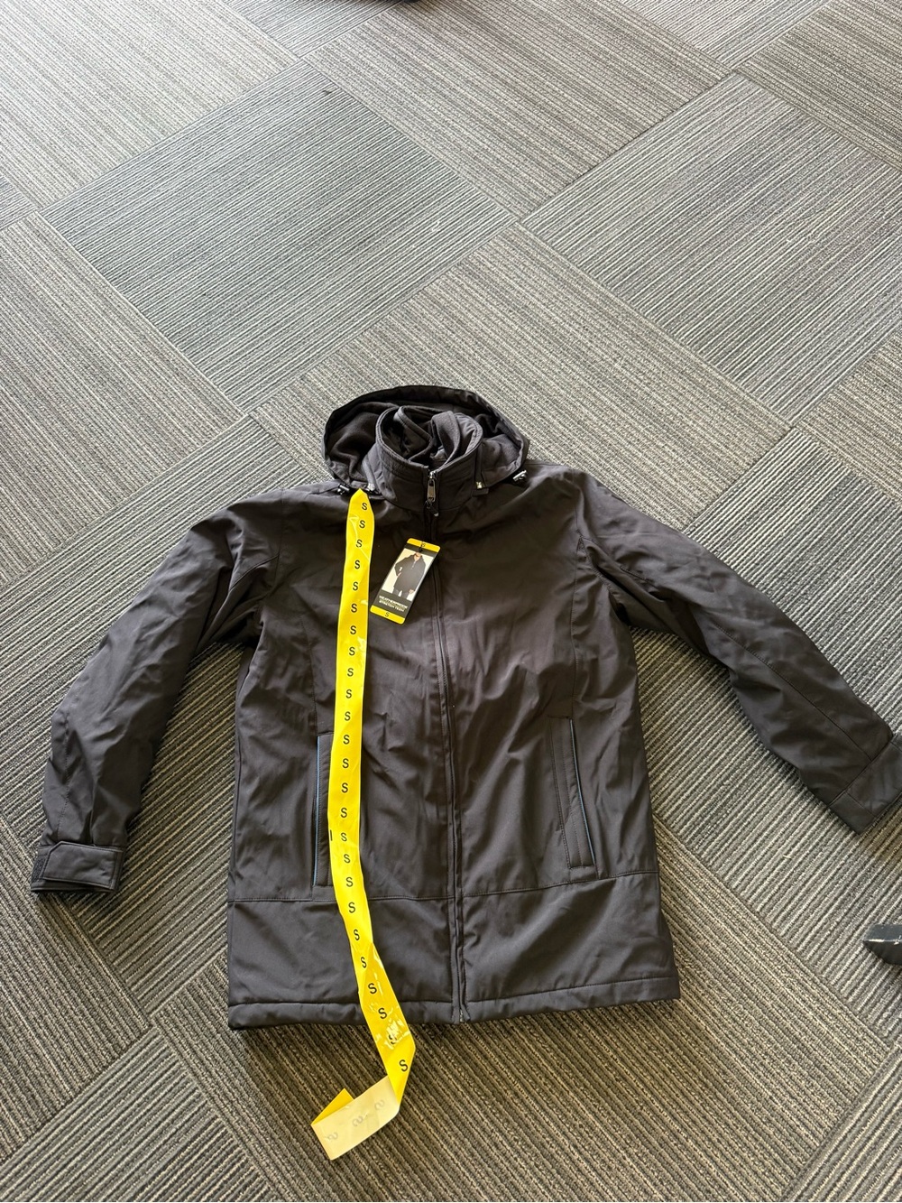 Weatherproof Men‘s Black Hooded Raincoat